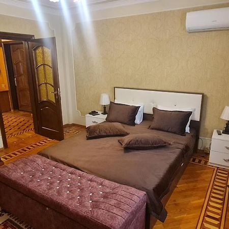Gold Wall Apartment Baku Luaran gambar