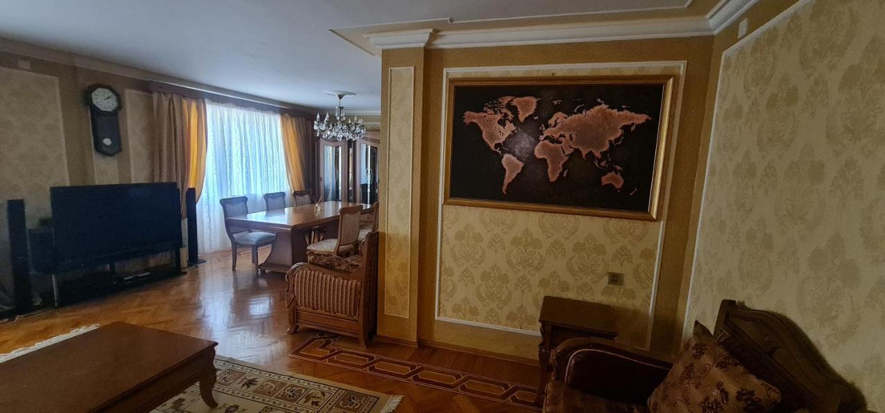 Gold Wall Apartment Baku Luaran gambar