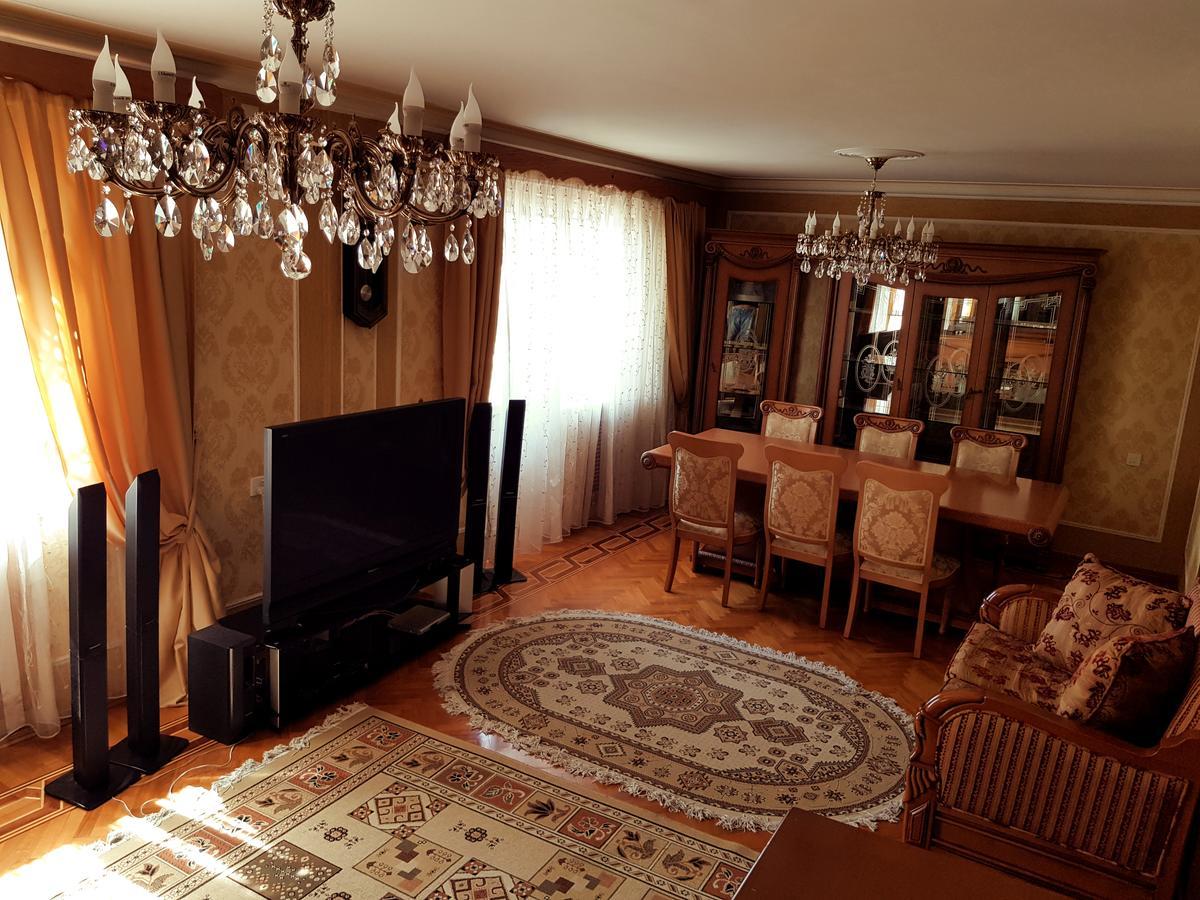 Gold Wall Apartment Baku Luaran gambar
